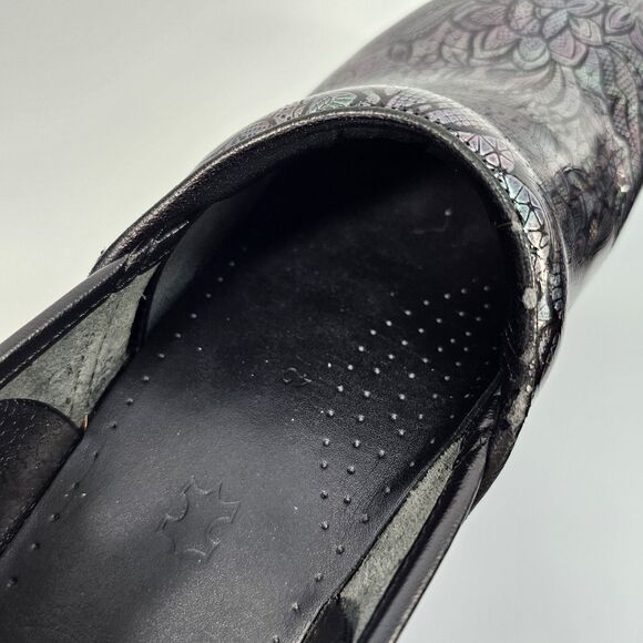 Dansko Black Iridescent Floral Embossed Leather Clogs EU 40 US 9.5-10 - Picture 7 of 8